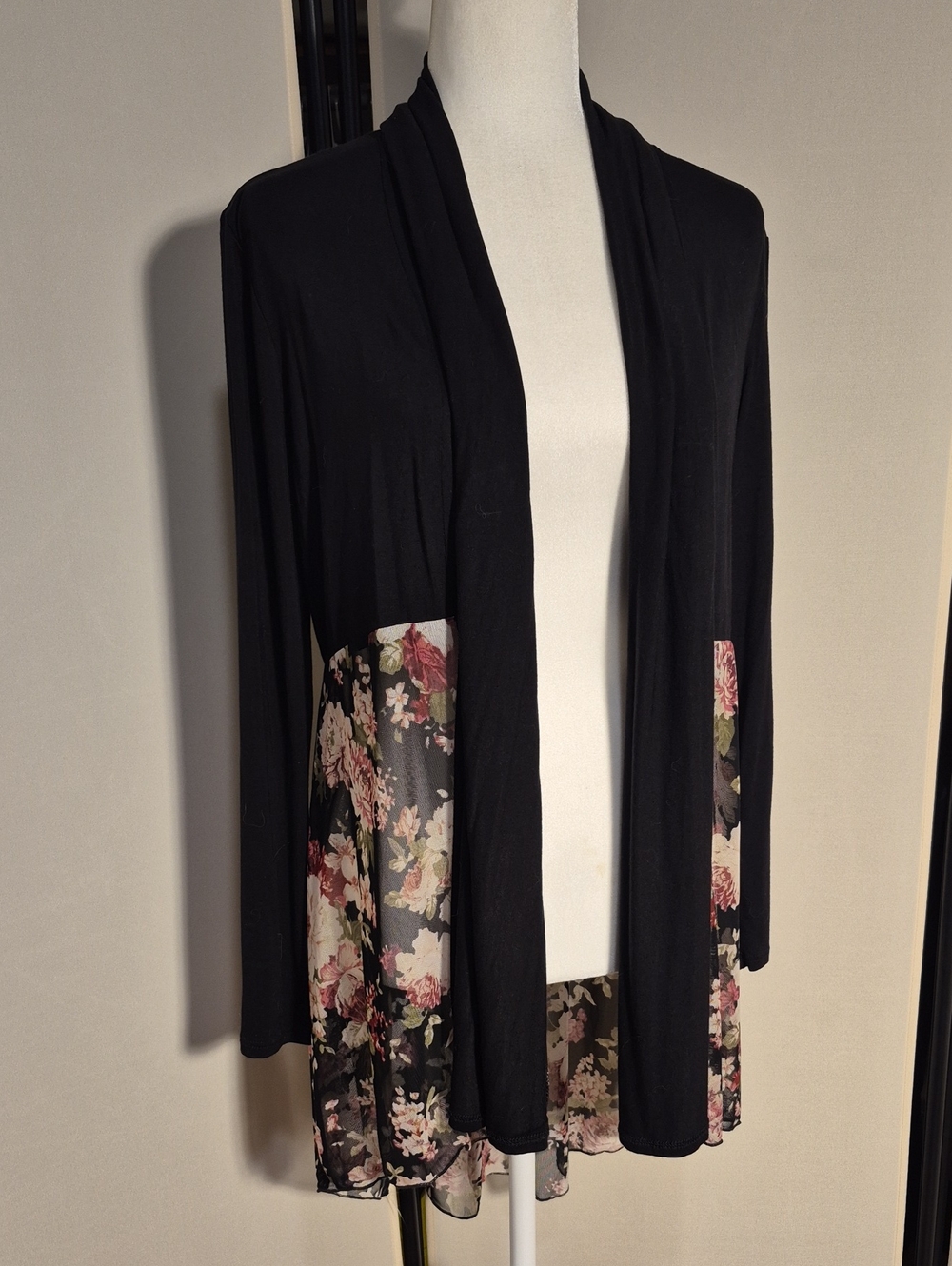 Kim & Cami Black Floral-Trim Open Front Women's Cardigan - Sz. M